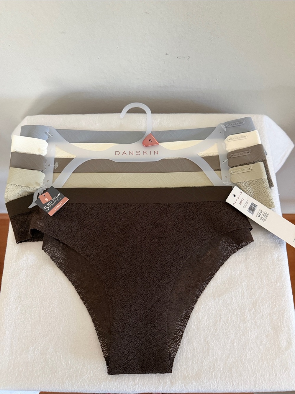 Danskin Set of 5 No- Show Panties
